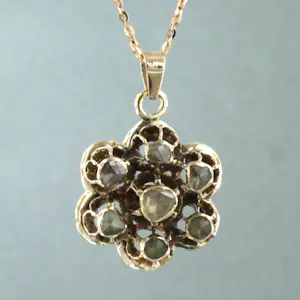 14k gouden collier en hanger met roos geslepen diamant totaal circa 0.15ct kopen? Bied vanaf 335!