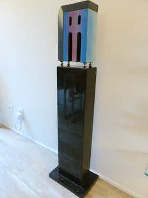 Niet of onleesbaar gesigneerd - Italiaans dorpshuis op granieten sokkel verkocht voor € 1!