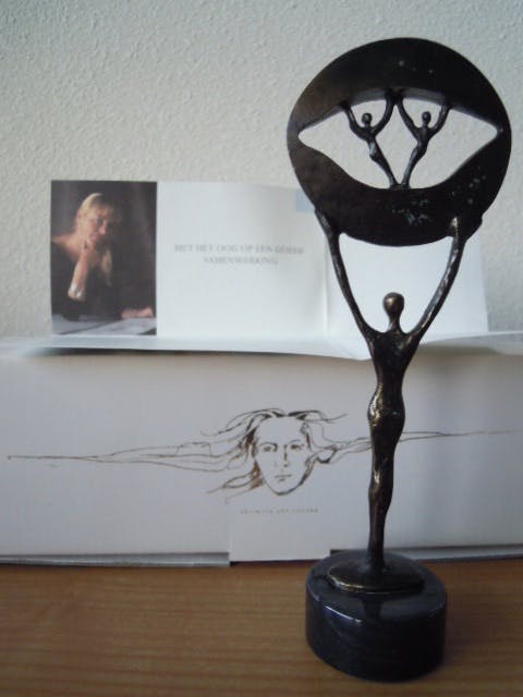 Corry Ammerlaan - Prachtig beeldje " Met het oog op een goede samenwerking " kopen? Bied vanaf 25!