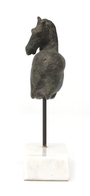 Evert den Hartog - Bronzen beeld: paarden torso op sokkel kopen? Bied vanaf 750!