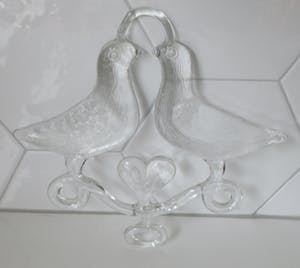 Kosta Boda - Blank glazen Raamhanger "Two birds in love" ontwerp Bertil Vallien kopen? Bied vanaf 10!
