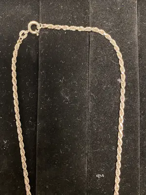 Zilveren Ketting met hanger bezet met emerald kopen? Bied vanaf 40!