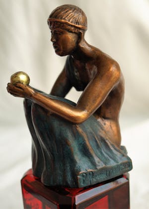 Patrizia Guerresi - Bronzen beeld op parfumfles , “Paris” – Les Beaux Arts – ca 1997 kopen? Bied vanaf 75!