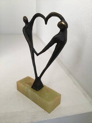 Corry Ammerlaan - Sculptuur “ Hart voor elkaar “ kopen? Bied vanaf 35!
