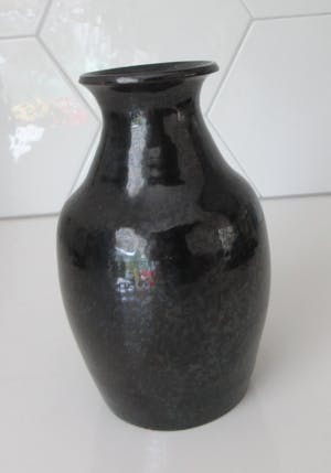 Elisabeth Klinkenberg - Antraciet potterie vaasje kopen? Bied vanaf 20!