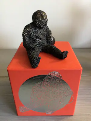 Carolein Smit - “ Zittende baby met bal “ kopen? Bied vanaf 129!