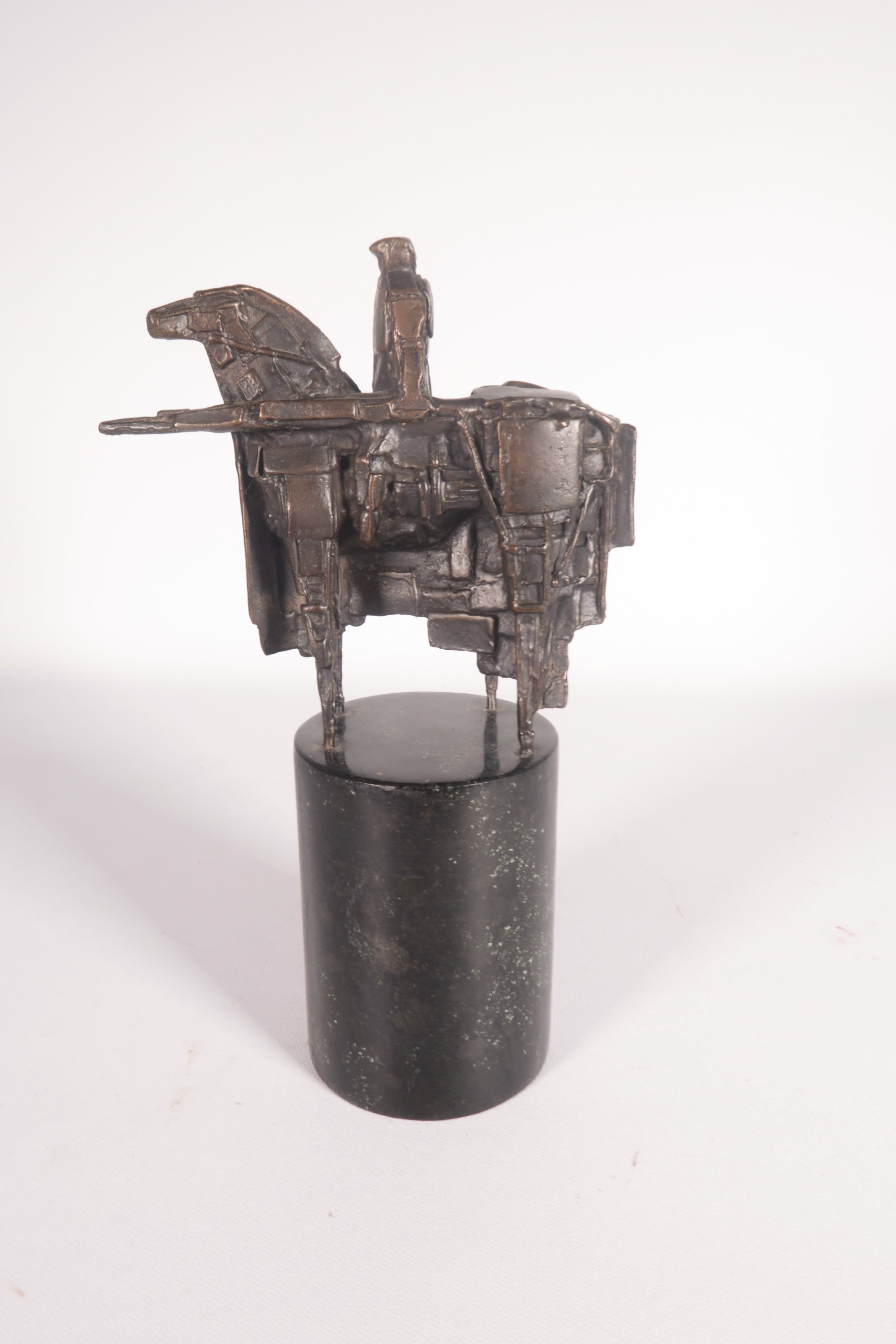 Eric Claus - Bronzen beeld op marmeren sokkel, De toernooiridder kopen? Bied vanaf 520!