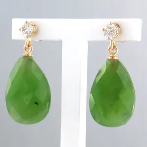 18k rosé gouden oorhangers met jade en briljant geslepen diamant tot. 0.22ct kopen? Bied vanaf 475!