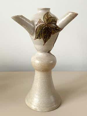 Niet of onleesbaar gesigneerd - Kunstaardewerken olielamp met drie armen verkocht voor € 1!