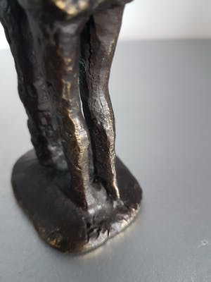 Astrid Veldhuyzen-Koppen - Beeld " Beschutting" kopen? Bied vanaf 35!