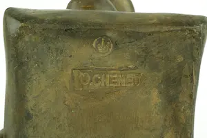 Pierre Chenet - Bronzen beeld van vrouwelijk naakt met gekruiste armen kopen? Bied vanaf 295!