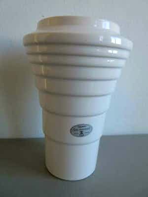 Plateelbakkerij Flora - Witte ronde vaas Flora Hardenberg verkocht voor € 15!