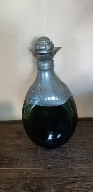 Niet of onleesbaar gesigneerd - Schenkkan van glas en tin kopen? Bied vanaf 1!