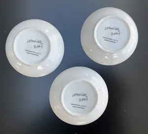 Corneille - TWEE KOFFIEBEKERS, DRIE SCHAALTJES, DRIE ONDERZETTERS kopen? Bied vanaf 56!