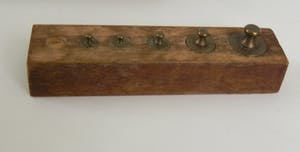 Curiosa - 4 blokken met serie gewichten en 10 losse gewichten kopen? Bied vanaf 1!