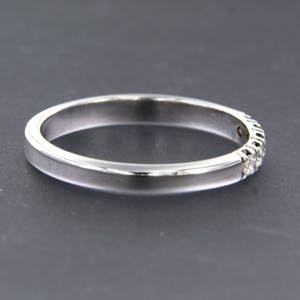 18K Goud - witgouden ring bezet met briljant geslepen diamant kopen? Bied vanaf 340!