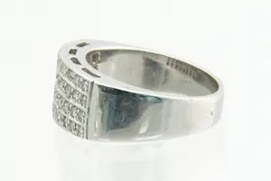 52 - Chique & massief wit-gouden 14Krt  pavé ring met ca 0.40crt briljant kopen? Bied vanaf 480!