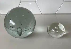 Niet of onleesbaar gesigneerd - Twee glazen Presse Papiers Uncontrolled Airbubbles kaufen? Bieten Sie von 1!