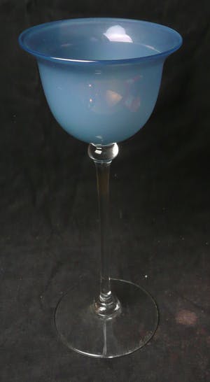 Niet of onleesbaar gesigneerd - Art Nouveau: Weinglas mit blauer Kuppa, Böhmen, signiert kopen? Bied vanaf 1!