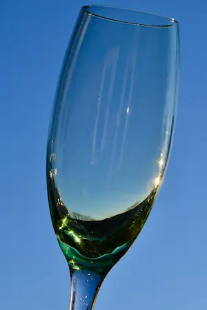 Niet of onleesbaar gesigneerd - 6 Zeldzame, vintage, mondgeblazen, gekleurde Art Deco Champagneglazen kopen? Bied vanaf 1!