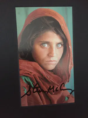 Steve McCurry - Afghan Girl (Sharbat Gula),- Refugee Camp, Pakistan, 1984, kopen? Bied vanaf 200!