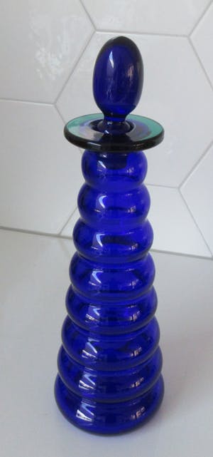 Niet of onleesbaar gesigneerd - Cobalt blauwe en turqoise glazen design karaf kopen? Bied vanaf 1!