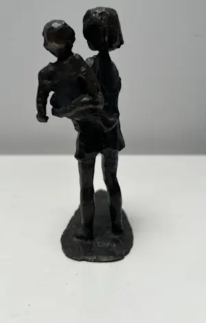 Corry Ammerlaan - Broznen sculptuur | Moeder en dochter kopen? Bied vanaf 20!