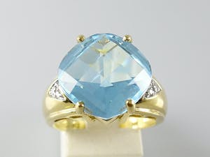 Acheter18k gouden cocktailring met blauwe topaas en diamant - ringmaat 18 mm (56)? Enchérissez de 350!