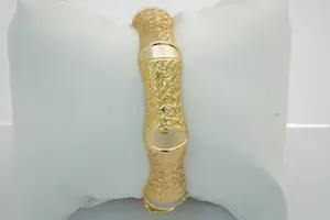 41-  Zware (32.6gr) & fraai bewerkte 18kt gouden bi color armband kopen? Bied vanaf 1340!