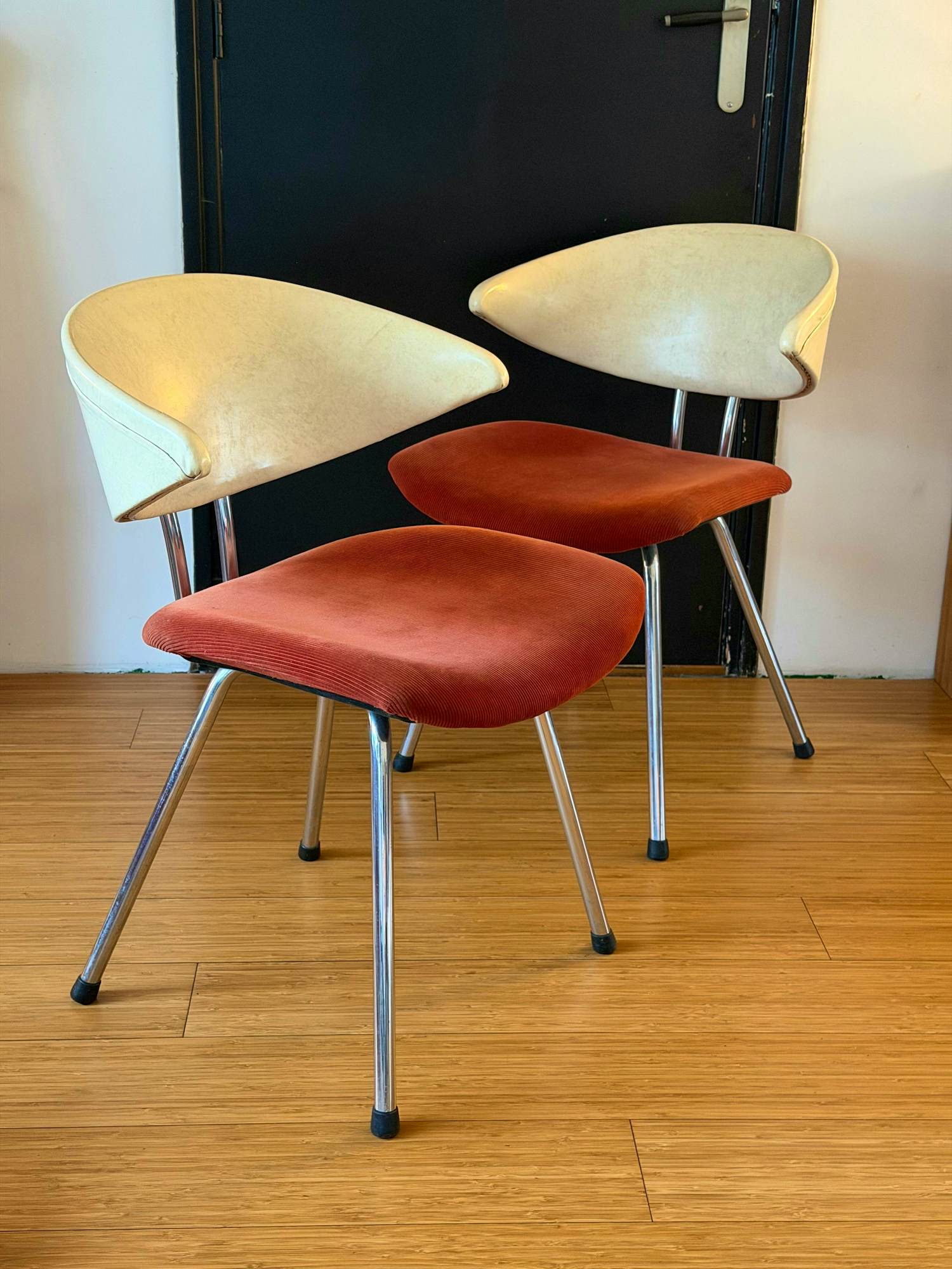 Gebroeders De Wit - 2x Vintage 7211 “Mickey” Stoel kopen? Bied vanaf 250!