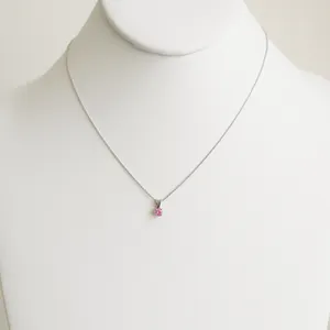 0.37ct Sapphire Pendant with chain kopen? Bied vanaf 190!