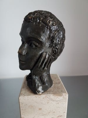 Astrid Veldhuyzen-Koppen - Beeld / Sculptuur " Luisteren " kopen? Bied vanaf 25!