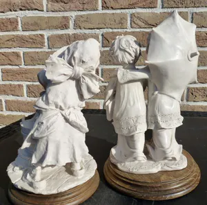 Real Fabbrica Capodimonte - Giuseppe Armani - Meisje wast hond (Washday) en 2 Misdienaren met parasol kopen? Bied vanaf 1!