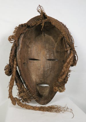 Dan - Houten masker met haar van touw kopen? Bied vanaf 1!