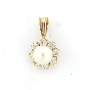 14k geelgouden entourage hanger bezet met parel en zirkonia kopen? Bied vanaf 1!