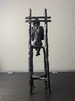 Astrid Veldhuyzen-Koppen - Sculptuur “ EREPLAATS “ kopen? Bied vanaf 1!