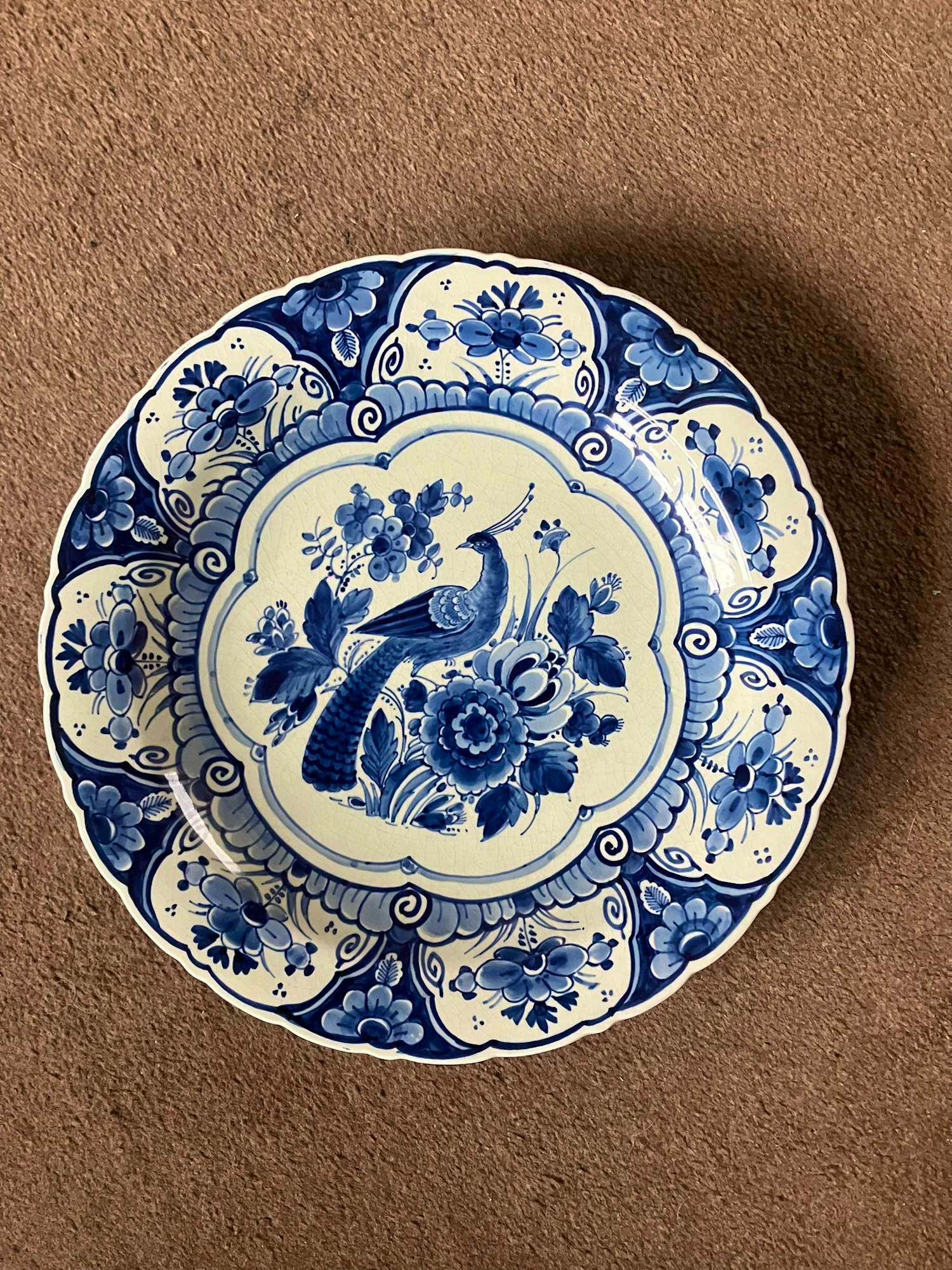 Porceleyne Fles - Royal Delft Wandbord 'Pauw' voorzien van merktekens kopen? Bied vanaf 25!