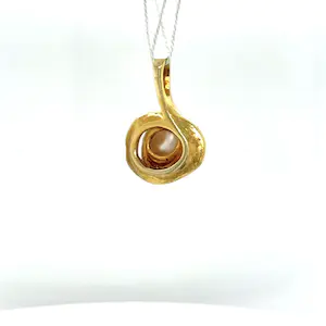 Ausgefallener Anhänger in 14 Karat (585) Gelbgold mit Perle & Brillanten kopen? Bied vanaf 299!