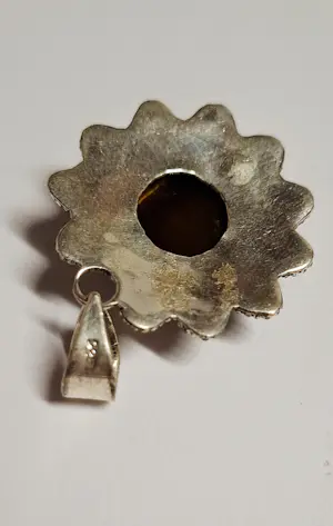 Nieuwe handgemaakte  ronde zilveren hanger met een mooie  geslepen tijgeroog kopen? Bied vanaf 45!