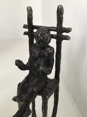 Astrid Veldhuyzen-Koppen - Sculptuur “ EREPLAATS “ Gesigneerd kopen? Bied vanaf 1!