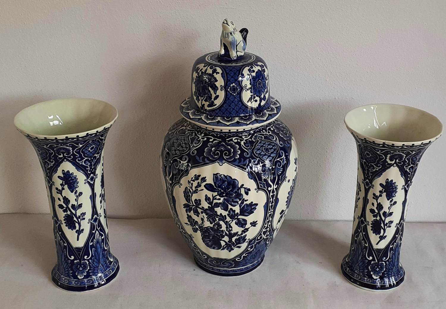 Royal Boch - Kaststel made for Royal Sphinx (drie vazen) verkocht voor € 30!