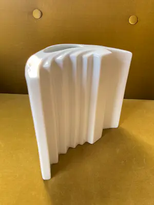 Gerold Porzellan - Op Art Gerold Porzellan witte plissé vaas, jaren 60ig kopen? Bied vanaf 40!