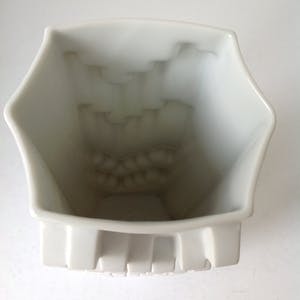 Hutschenreuther - Grote Reliëfvaas (h 30 cm) uit de serie Archais ontwerp Heinrich Fuchs kopen? Bied vanaf 75!