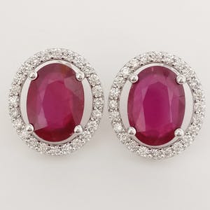 Acheter12.50ct Ruby and Diamond Earrings? Enchérissez de 1250!