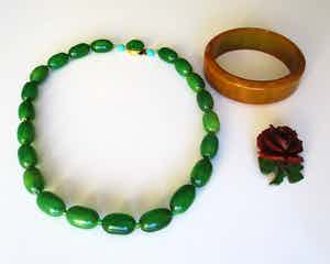 Art nouveau ketting, armband en broche van bakeliet verkocht voor € 1!