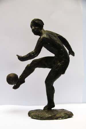 Brons (Onbekend) - Voetballer verkocht voor € 49!