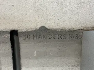 Jo Manders - Witte muur kopen? Bied vanaf 2000!