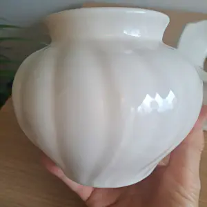 Plateelbakkerij Zenith - Twee bizare kleine vazen kopen? Bied vanaf 40!