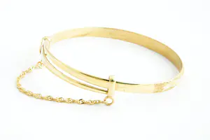 39 - Fraaie 18 karaats geel-gouden en gefaseerd afgewerkte schuif amband kopen? Bied vanaf 760!