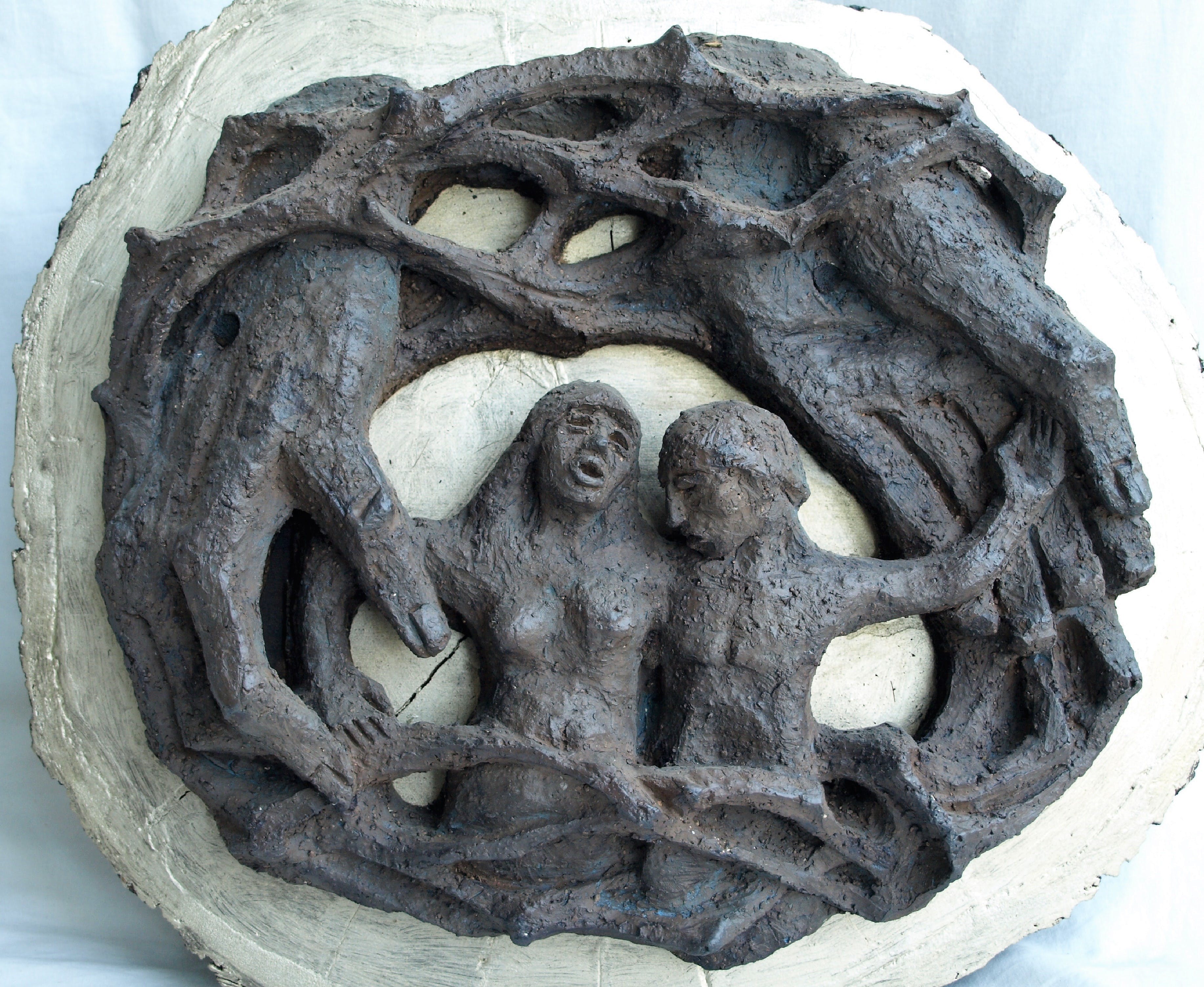 Klaas Pijlman - Sculpture - Erbarmen - Chamotte / Aardewerk op hout – 1979 kopen? Bied vanaf 50!